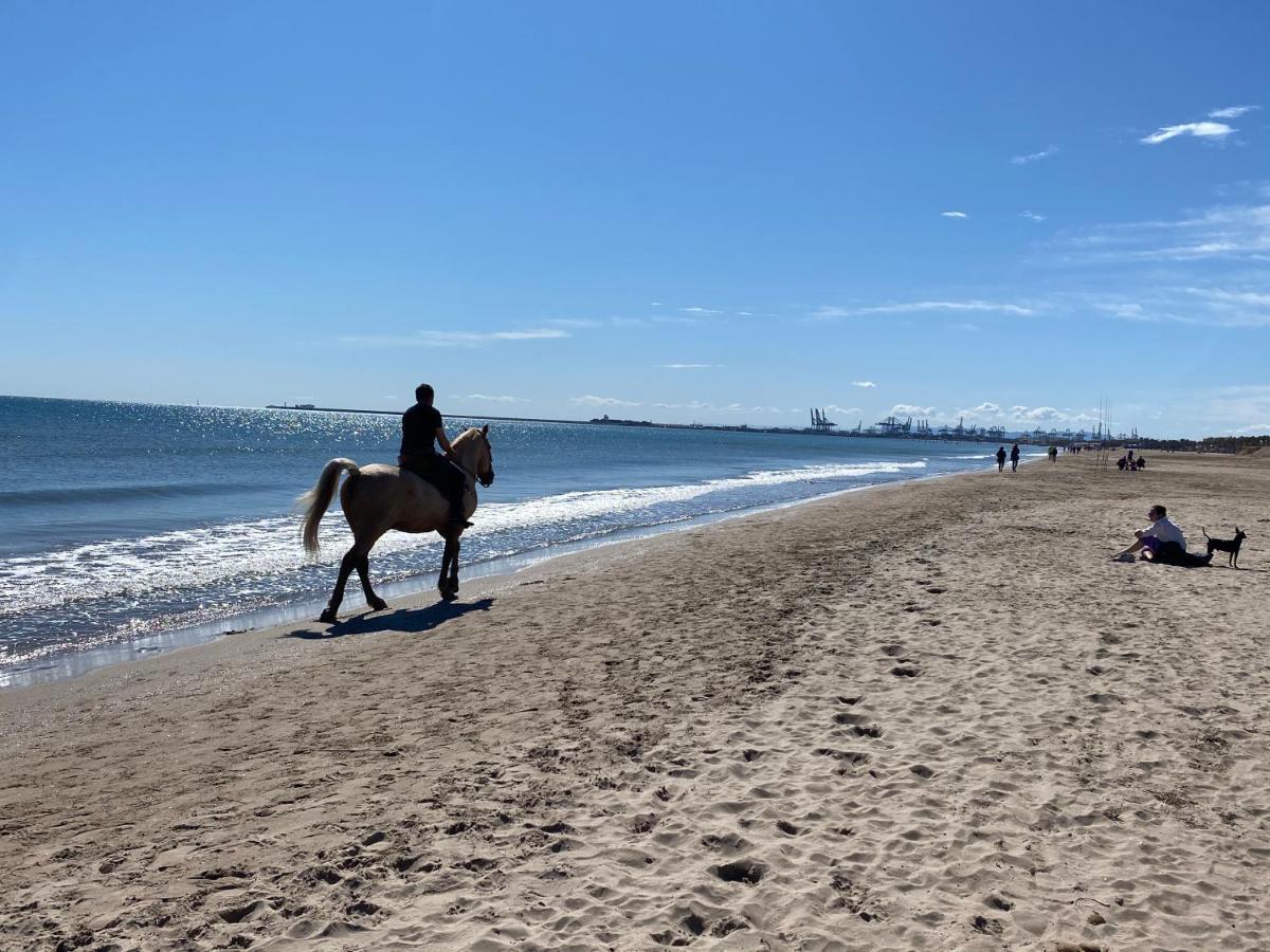 شقة Alojamiento En Primera Linea De Playa Con Wifi فالنسيا المظهر الخارجي الصورة